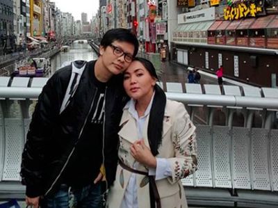 7 Momen Romantis Keluarga Personel Band Gigi