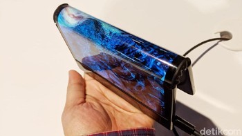 Royole selaku pembuat Flexpai mengklaim ponsel layar lipatnya itu ludes terjual di fase pertama ini walaupun tak disebut berapa unit yang disediakan. (Foto: Adi Fida Rahman/detikinet)