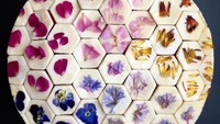 Edible flower juga dimanfaatkan Lauren untuk membuat topping pie. Bunga cantik membuat tampilan pie juga jadi cantik. Foto: instagram @lokokitchen