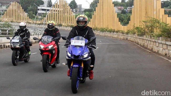 Membandingkan Ninja 250, CBR250RR dan R25, Enakan Mana?