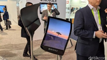 Tablet dengan layar fleksibel. (Foto: Adi Fida Rahman/detikINET)