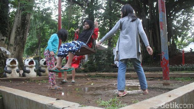Pemprov DKI Jakarta akan merevitalisasi beberapa taman termasuk Taman Langsat di kawasan Kebayoran Baru. Begini penampakan terkininya.