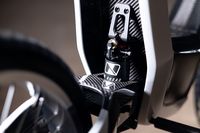 Motor Listrik Ini Beratnya Cuma 38 Kg, tapi Harganya Selangit