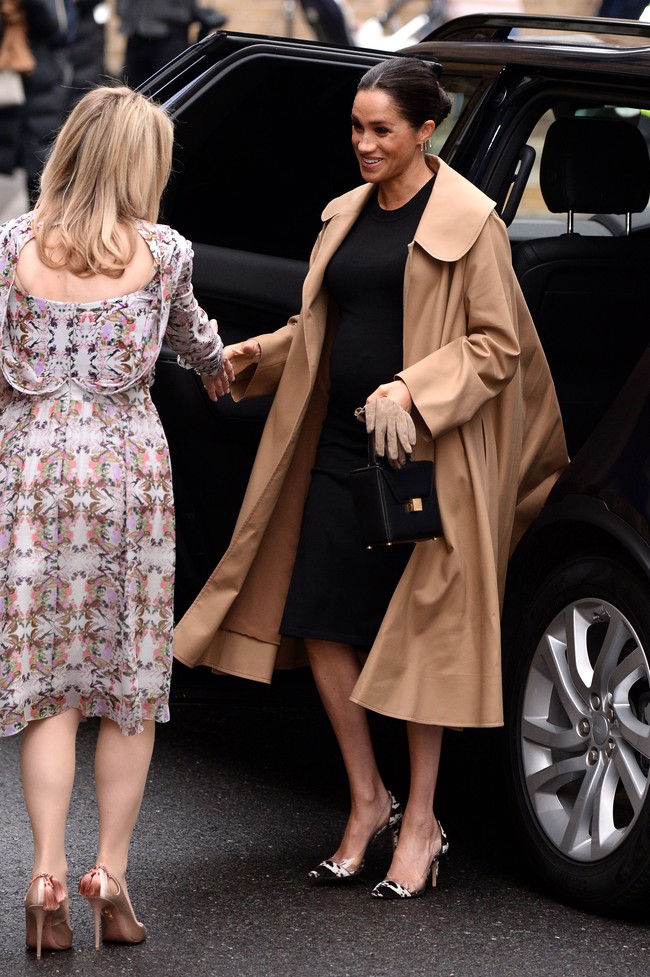 Meghan Markle kembali melangsungkan tugasnya sebagai Duchess of Sussex dengan sebuah kunjungan ke organisasi amal Smart Works, di London, Kamis (1/10/2019). Foto: Dok. Jeff Spicer/Getty Images