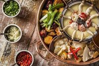 Wouw, Kuah Hot Pot Ini Diracik dengan Alpukat, Alkohol hingga Darah Babi!