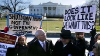 Unjuk rasa ini digelar pada hari ke-20 pemerintahan AS tutup sebagian karena tuntutan Presiden Donald Trump untuk anggaran pembangunan tembok Meksiko. (Getty Images).