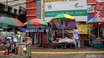Sudah Ada Skybridge, PKL Masih Membandel Jualan di Trotoar