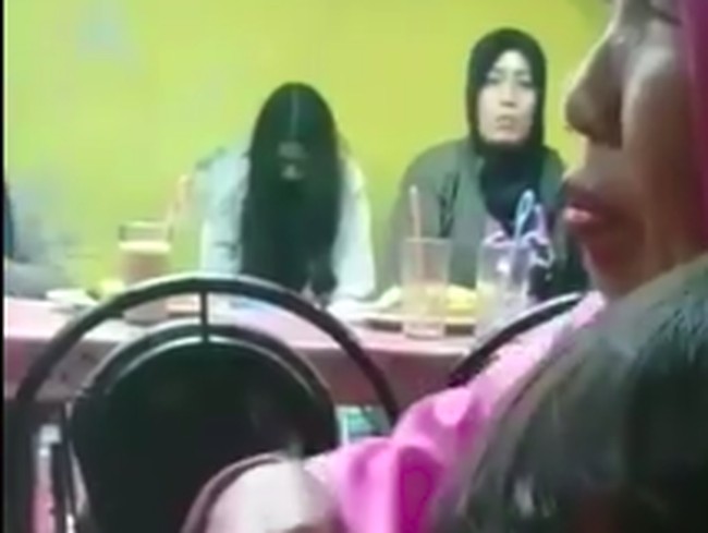 Bikin Merinding! Kuntilanak Gentayangan di Warung Jagung Bakar hingga Food Court