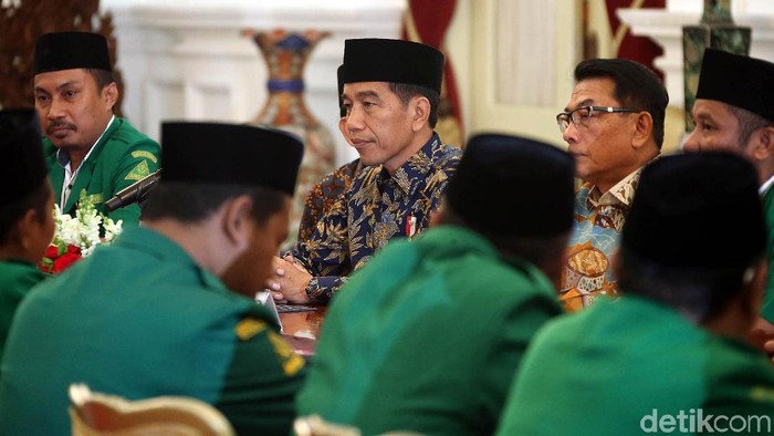 Gerakan Pemuda Ansor, yang berada di bawah induk PBNU menghadap Presiden Joko Widodo (Jokowi) di Istana Merdeka, Jakarta, Jumat (11/1). Begini suasana pertemuannya.
