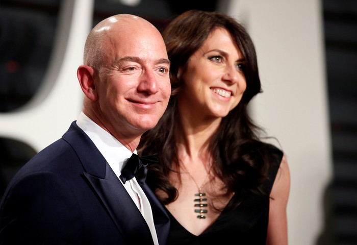 Jeff Bezos dan MacKenzie. Foto: Reuters Jeff Bezos dan MacKenzie. Foto: Reuters
