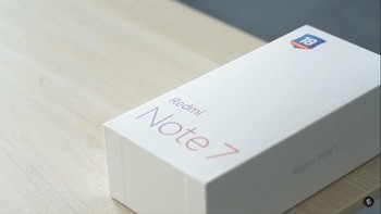 Boks Redmi Note 7 masih kental dengan font khas lini Redmi sebelum pisah dari Xiaomi. Foto: YouTube/Everything in one