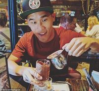 Bayar Rp. 100 Ribu, Pengunjung Kafe Ini Malah Harus Racik Minuman Sendiri
