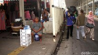 Skybride yang dibangun dengan anggaran 35 M itu hanya mampu menampung 446 kios.