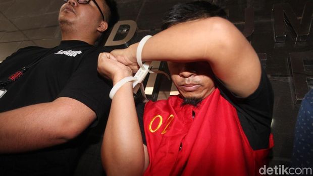 Tangan diikat, MIK tersangka penyebar hoax surat suara tercoblos.