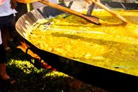 Festival Makan Kaki Katak hingga Buaya, Ini 5 Festival Kuliner Aneh Dunia
