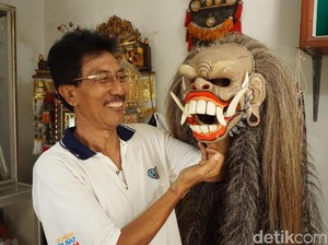 Turis Asing Juga Pernah Belajar Bikin Barong di Sukawati