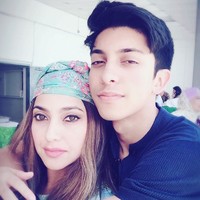 Sarah dan Albany sudah hampir 13 tahun tinggal di Amerika Serikat. Dua saudari Sarah Azhari, Tia Azhari dan Rahma Azhari, juga menetap di sana.  Foto: Instagram