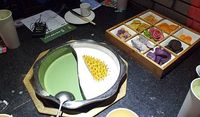 Wouw, Kuah Hot Pot Ini Diracik dengan Alpukat, Alkohol hingga Darah Babi!
