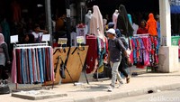Meski sering dirazia oleh petugas namun para pedagang nampak tidak kapok.