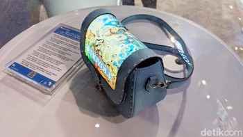 Tas dengan penutup layar lipat. (Foto: Adi Fida Rahman/detikINET)  