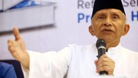 Jika revolusi mental mengangkat Indonesia Kerja, maka gagasan Amien Rais soal revolusi moral berisikan keadilan atas dasar religiusitas.