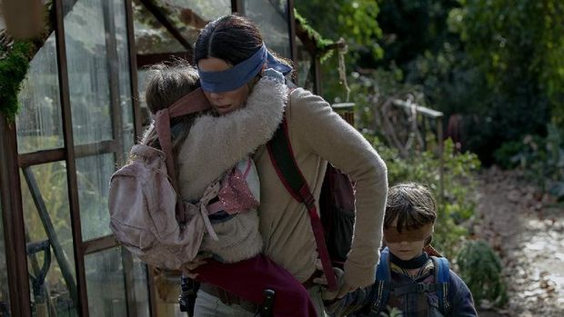 Screen shoot film 'Bird Box'.