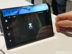 Aksi Ponsel Layar Lipat Pertama Sejagat