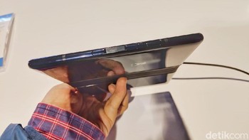 Flexpai ditenagai Snapdragon 855. Baterainya punya kapasitas 3.800 mAh. (Foto: Adi Fida Rahman/detikinet)