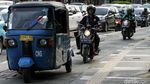 Duh,.. Jalur Pedestrian Ini Dibajak Pemotor dan Bajaj