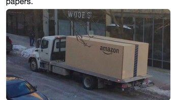 Truk milik Amazon digambarkan mengangkut banyak dokumen perceraian Bezos. Foto: istimewa