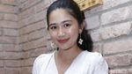 Ini Josephine Firmstone, Saingan Prilly Latuconsina