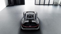 Soal ketangguhan, mobil listrik Audi ini mengusung solid-state baterai, dengan memiliki 2 motor penggerak yang mampu berlari setara dengan 764 tenaga kuda dan torsi mencapai 612 lb-ft. Untuk bisa berlari 0-100 km/jam, mobil listrik ini hanya butuh di bawah 2 detik saja. Foto: Pool (Audi/Leftlanenews)