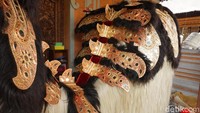 Made menerangkan ongkos pembuatan barong tak murah, untuk satu kali pesanan dia mematok tarif Rp 250 juta (Aditya Mardiastuti/detikTravel)