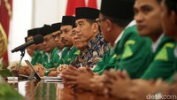 Gerakan Pemuda Ansor, yang berada di bawah induk PBNU, menghadap Presiden Joko Widodo (Jokowi), di Istana Merdeka, Jakarta, Jumat (11/01/2019).