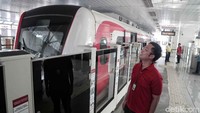 Targetnya pembangunan Skybridge ini akan selesai pada April dan langsung bisa digunakan oleh masyarakat.