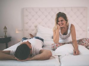 5 Cara Tetap Intim dengan Pasangan Meski Punya Kesibukan Padat