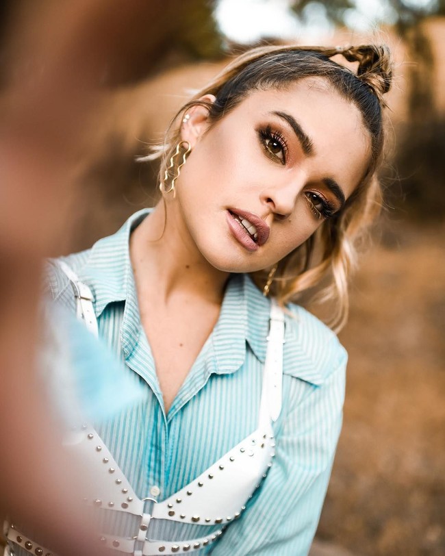 Lacey berhasil menempatkan diri sebagai runner up dalam kompetisi model yang diproduseri Tyra Banks tersebut dan pindah ke Los Angeles untuk mengejar kariernya. Foto: Instagram @thelaceyclaire