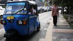 Duh,.. Jalur Pedestrian Ini Dibajak Pemotor dan Bajaj