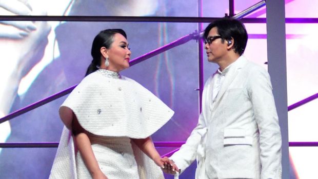 Armand Maulana dan Dewi Gita/