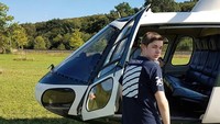 Dia juga menikmati keindahan Jerman dengan helikopter. Orang kaya mah bebas! (niklas_heinze/Instagram)