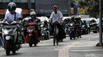 Duh,.. Jalur Pedestrian Ini Dibajak Pemotor dan Bajaj