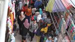 Sudah Ada Skybridge, PKL Masih Membandel Jualan di Trotoar