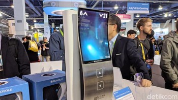 Layar fleksibel di tombol lift. (Foto: Adi Fida Rahman/detikINET)