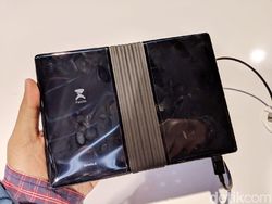 Melihat Lagi Flexpai, Ponsel Layar Lipat Pertama Dunia