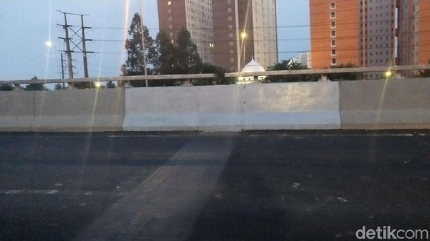 Flyover Rawabuaya selesai diperbaiki dan bisa dilewati.