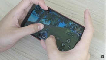 Qualcomm Snapdragon 660 yang dimiliki oleh Redmi Note 7 membuatnya tak memiliki masalah dalam menjalankan game seperti PUBG. Foto: YouTube/Everything in one