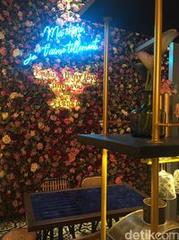 Bersantap di Restoran Elodee Gandaria City, Serasa di Taman Bunga Eksotis