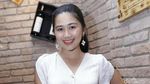 Ini Josephine Firmstone, Saingan Prilly Latuconsina