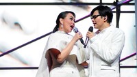 Keduanya selalu harmonis dan kerap dijadikan contoh bagi pasangan muda. Pool/Noel/detikFoto.
