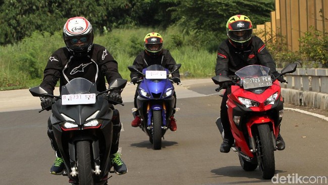 Membandingkan Ninja 250, CBR250RR dan R25, Enakan Mana?